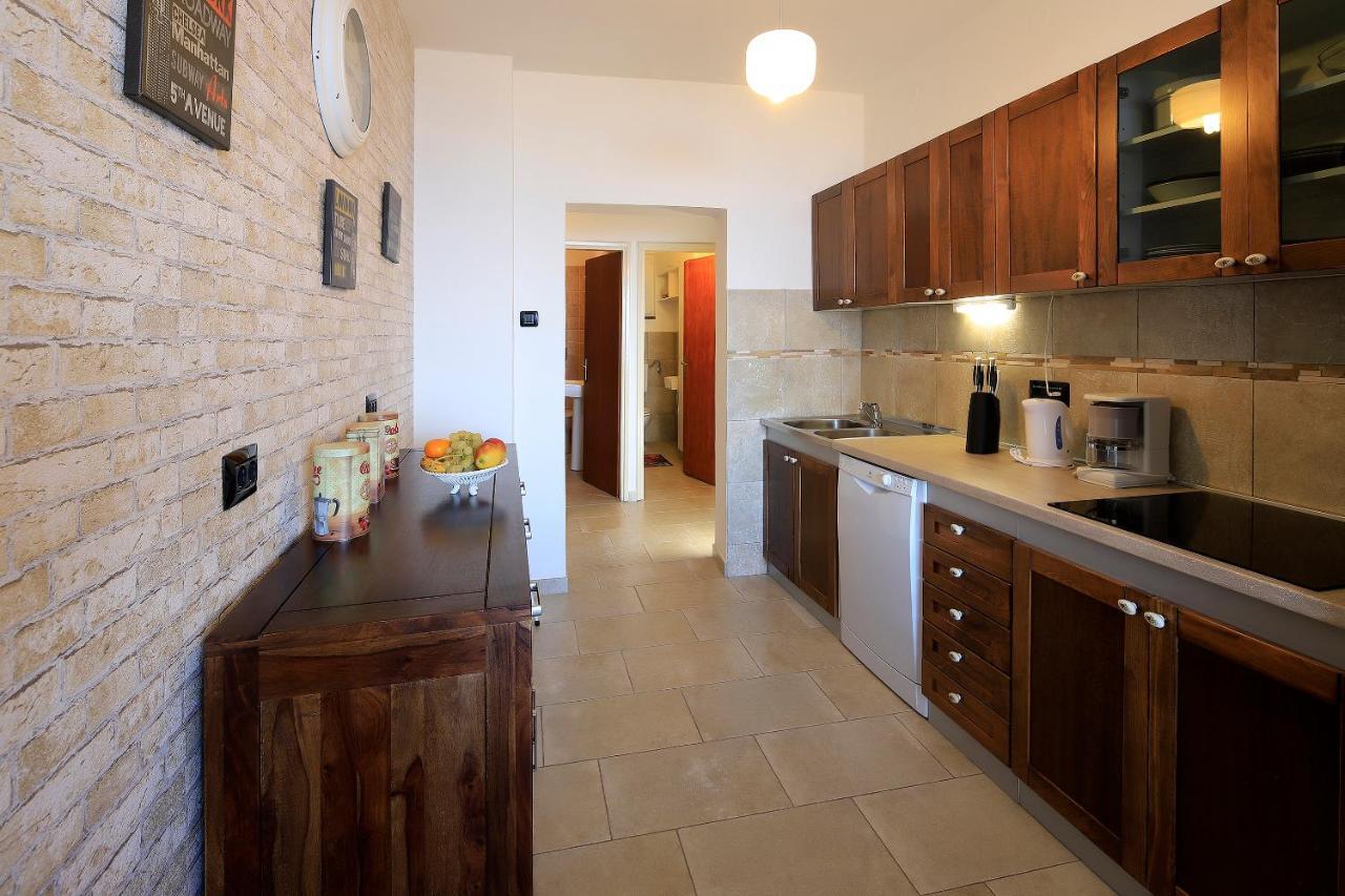 Apartment Vincent With Beautiful Sea View Terrace 克罗诺维察 外观 照片